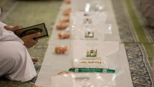 Lebih dari 1 Juta Hidangan Iftar Dibagikan di Masjidil Haram dan Masjid Nabawi
